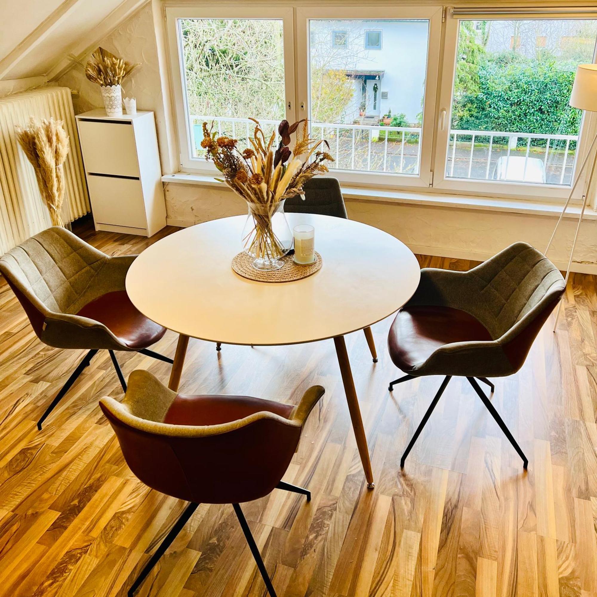 Grosse Dachgeschosswohnung Mit Kueche Und Badezimmer An Der Uniklinik Homburg 洪堡 外观 照片