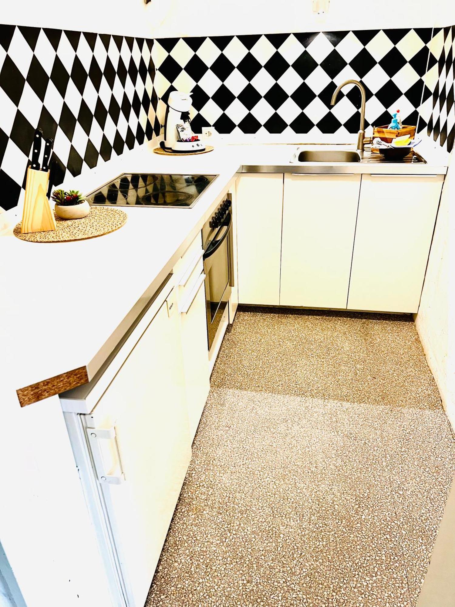 Grosse Dachgeschosswohnung Mit Kueche Und Badezimmer An Der Uniklinik Homburg 洪堡 外观 照片